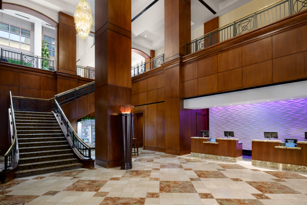An image of the lobby area of Hilton Charlotte Uptown